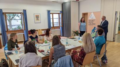 Bild: Kerstin Bauer, Stadt Amberg/exb
Bürgermeister Martin Preuß stattete den Verantwortlichen der Oberpfälzer Kontaktstellen für Selbsthilfegruppen einen Besuch ab. Die Tagung fand in Amberg statt.