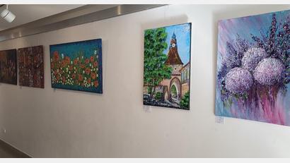 Bild: Kurmittelhaus Sibyllenbad/exb
Zeitgenössische Kunst von Olga Kelwig ist zurzeit unter dem Titel "Quell der Farben" im Ausstellungsraum im Kurmittelhaus Sibyllenbad zu sehen.