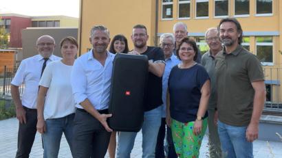 Bild: Martin Neuhaus /exb
Spendenübergabe des Fördervereins der Lobkowitz-Realschule.