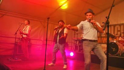 Bild: stg
"I Dolci Signori" begeisterten am Freitagabend mit ihrem Programm am Kemnather Eisweiher.