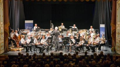 Bild: egl
Zum 25. Geburtstag des Kreisfeuerwehrverbands Amberg-Sulzbach gab das bayerische Polizeiorchester ein Benefizkonzert im Amberger Stadttheater.