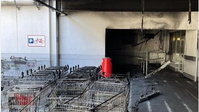 Bild: Bäumler/fph
Im Parkhaus des KEC brannten mehrere abgestellte Einkaufswagen. Der Schaden bewegt sich laut Polizei im niedrigen sechsstelligen Bereich.