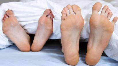 Bild: Jörg Lange/dpa
Rund 15 Prozent der Erwachsenen in Deutschland sind laut einer neuen Umfrage Nacktschläfer.