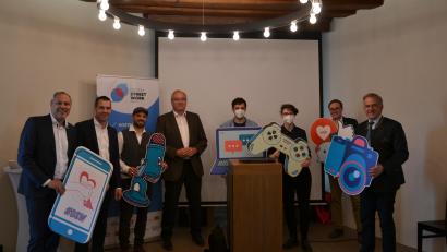 Archivbild: pjeb
Der Bezirksjugendring Oberpfalz und das Jugendmedienzentrum T1 stellen das Pilotprojekt "Digital Streetwork Bayern" vor.