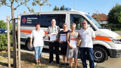 Bild: BRK Wiesau/exb
Andreas Greger, Maria Hoffmann und Anita Weber-Tretter (ab Zweiter von links) erhielten Urkunden. Stellvertretender Bereitschaftsleiter Richard Meierl (rechts) und Conny Klarner (links), Leitung Soziale Dienste, dankten den eifrigen Blutspendern.