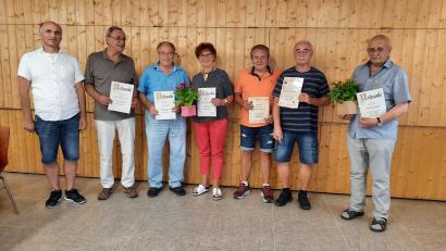 Bild: Kleingartenverein Am Anger II/exb
Der Kleingartenverein Am Anger II hat treue Mitglieder geehrt (von links): Johann Piehler, Anton Donhauser, Franz Roth, Angela Ruhland, Rainer Hameister, Walter Hoffmann und Richard Klatzl.