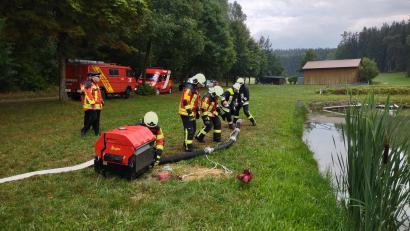 Bild: gi
Die Aktiven der Feuerwehren Moosbach und Burgtreswitz legen sich bei der Leistungsprüfung ins Zeug.