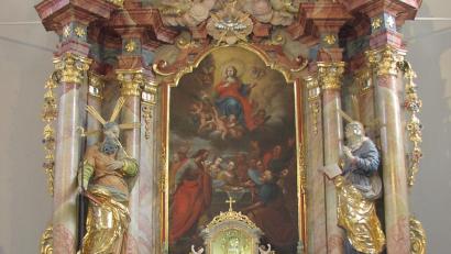 Bild: mma
Der Hochaltar der Frohnberg-Kirche feiert die Aufnahme Mariens in den Himmel.