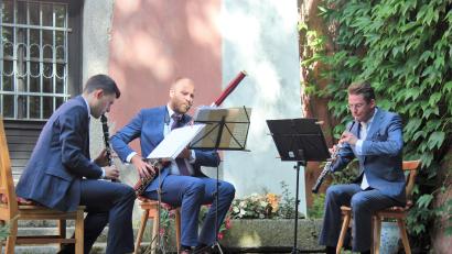 Bild: stg
Filigranes bot am Sonntagnachmittag das "Windtrio" unter freiem Himmel bei den Wurzer Sommerkonzerten.