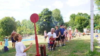 Bild: fvo
Spaß beim Wurf auf den "Süßigkeiten - Katapultierer"