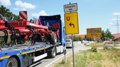 Bild: Hirsch
Die Arbeiten an der Grünwaldkreuzung bei Schwandorf laufen auf Hochtouren. Für die zweite Bauphase muss die Neukirchener Straße für mehrere Wochen gesperrt werden.