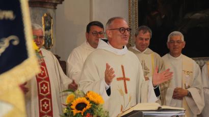 Bild: frd
Am Altar seiner Heimatgemeinde feierte Pater Matthias Karl den Festgottesdienst zu seinem 25-jährigen Priesterjubiläum.