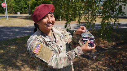 Bild: Franz Zeilmann/US-Armee
Roslyn Espiritu ist Gefreite bei der US-Armee und seit ihrer Stationierung in Grafenwöhr immer mit mindestens 20 Euro unterwegs.