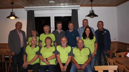 Bild: Siedlergemeinschaft Reuth/exb
Der neue Vorstand der Siedlergemeinschaft Reuth-Premenreuth um Vorsitzende Erna Ullrich (vordere Reihe, Zweite von links) und Zweiten Vorsitzenden Bernhard Greger (vordere Reihe, links).