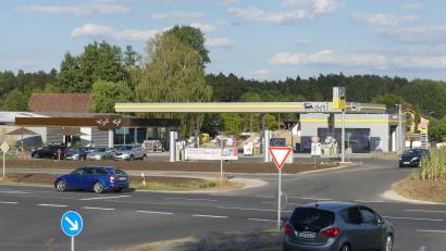 Bild: rn
Auf einem zuletzt brachliegenden Areal entstand die neue Tankstelle in Eschenbach.
