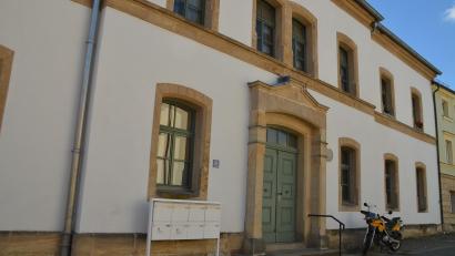 Bild: ak
Das ehemalige Bürgerspital der Spitalstiftung Kemnath wurde generalsaniert und beherbergt 7 Wohnungen. Deren Jahresrechnung billigte nun der Stadtrat