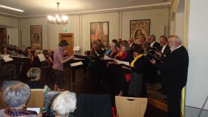 Bild: hm
Ein seltener Moment: Chor und Orchester bei einem gemeinsamen Auftritt beim Herbstkonzert 2019