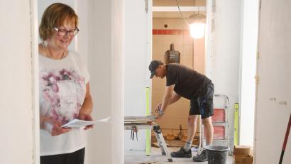 Bild: Gabi Schönberger
Schulleiterin Gabriela Bäumler hat immer ein Auge auf die Umbauarbeiten.