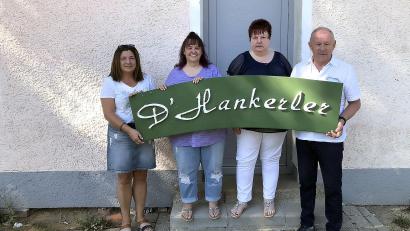 Bild: wro
Die Vorstandsmitglieder Michaela Thoma, Jutta Seitz, Monika Vollath und Hans Eichhammer (von links) sind nur ein kleiner Teil der 95 rührigen "Hankerler", die nur eines wollen: Gutes tun.