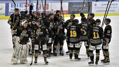 Archivbild: Hubert Ziegler
Freude pur bei den Cracks des ERSC Amberg nach dem Einzug in die Play-offs in der abgelaufenen Saison. Die neue Runde beginnt am 2. Oktober 2022.