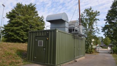 Bild: ak
Dezentrale Wärmeverbundlösungen sind ein Schlüssel zur Energiewende. Hier das mit Biogas betriebenes Blockheizkraftwerk am Schulzentrum