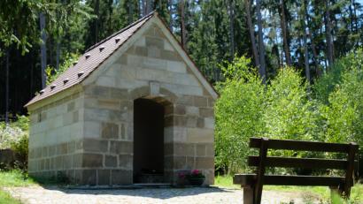 Bild: do
Die Kapelle, in der sich die Weißenbrunner Quelle befindet, ist Ursprung der Wallfahrt.