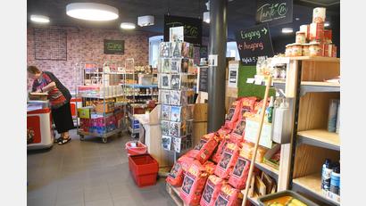 Archivbild: Gabi Schönberger
Der Tante-M-Laden in Parkstein ist der einzige Nahversorger in der Marktgemeinde. Vile Bürger wünschen sich den Service zurück, dort auch an Sonn- und Feiertagen einkaufen zu können.