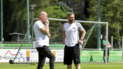 Archivbild: Hubert Ziegler
Tobias Rösl, Sportdirektor der DJK Ammerthal (links) und Trainer Jürgen Schmid (rechts).