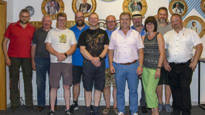 Bild: Bernhard Lang
Die neu gewählte Vorstandschaft mit Bürgermeister Karl-Heinz Budnik