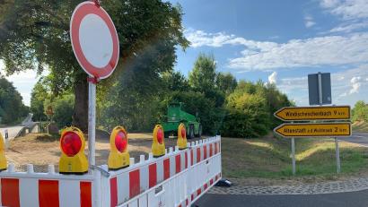 Bild: Gabi Schönberger
Die Straße "Breiter Weg" bei Neustadt/WN ist gesperrt. Die Zufahrt zur Anschlussstelle Neustadt/WN der A 93 und dem Pendlerparkplatz bleibt frei.