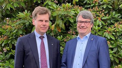 Bild: Christian Preisenhammer/exb
Dr. Christian Roßner (links) ist neuer Präsident des Lions-Clubs. Rechts im Bild der scheidende Präsident Christoph René Holler.