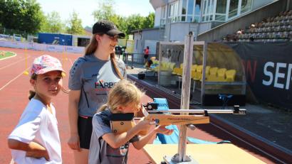 Bild: pbe
Bei der dritten Leichtathletik Ferien-Olympiade des TV 1861 Amberg wurde erstmals Sommerbiathlon angeboten.