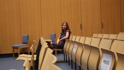 Bild: Sebastian Böhm
Christine Ascherl auf ihrem "Stammplatz" im Sitzungssaal 140 am Weidener Landgericht.
