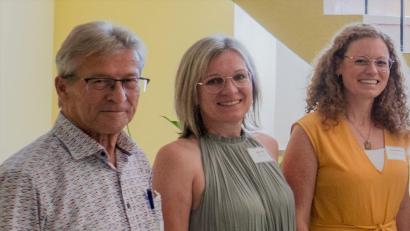 Bild: fvo
Von links: Die beiden neuen Leiter der Aktionsgruppe "Gesundes Altern in der Oberpfalz" Rupert Karl aus Regensburg und Doris Völkl aus Waldthurn sowie Kathrin Steinbeißer von der Koordinierungsstelle Gesundheitliche Chancengleichheit der LZG Bayern.