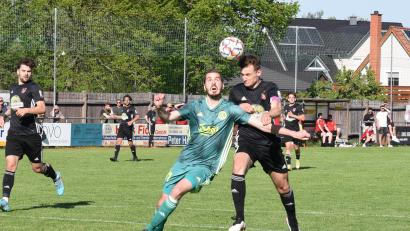 Archivbild: Gebert
Der SV Mitterteich (im Bild Marco Kießling/grünes Trikot) empfängt am Freitagabend den FC Eintracht Münchberg.