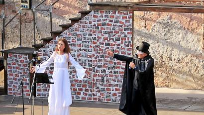 Bild: u
Eine beeindruckende Vorstellung bot Sopranistin Jana Müller beim Musicalabend im Hirschauer Schlosshof. Unter anderem schlüpfte sie beim Duett "Phantom der Oper“ in die Rolle der Christine, Pianist Roman Podokschik gab das Phantom.