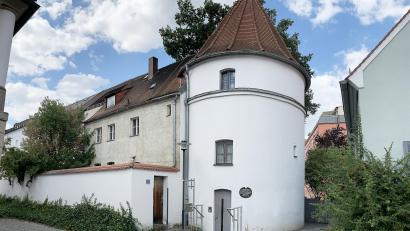 Bild: Gabi Schönberger
Wo Weiden auf romantisch macht: Flurerturm und Milchladl bilden einen reizvollen Winkel in der Scheibenstraße.