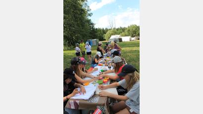 Bild: bk
Abwechslungsreiche Workshops sorgten für viel Spaß und Kreativität auf der Zeltlager-Wiese.