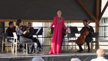 Bild: wel
Das Publikum genoss das Konzert des Orchesters aus Turkmenistan mit Sängerin Okdirova Leyli im Rahmen des Festivals junger Künstler Bayreuth.