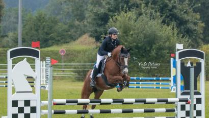 Bild: VaSePictures/exb
Reiterin und Pferd in Harmonie: Beim Pferdesportverein Oberviechtach gehen etwa Pferdesportler an den Start. Beim Dressurturnier bis zur Klasse M und bei den Springwettbewerben sind Zuschauer willkommen.