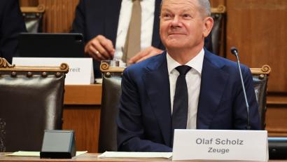 Bild: Christian Charisius/dpa
Bundeskanzler Olaf Scholz (SPD) vor Beginn der Sitzung des Untersuchungsausschusses "Cum-Ex" in der Hamburgischen Bürgerschaft.
