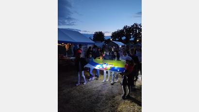 Bild: André Heindl/exb
Fotos vom Beginn des Zeltlagers, als die Fahne der Oberpfalz samt Bayernhymne gehisst wurde...