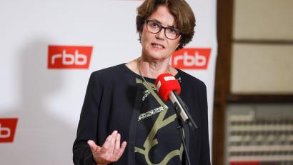 Bild: Gerald Matzka/dpa
Friederike von Kirchbach, Vorsitzende des RBB-Rundfunkrates, tritt zurück.