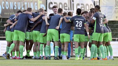 Bild: Hubert Ziegler
Die Spieler der DJK Gebenbach dürfen sich über einen Dreier in Hof freuen.