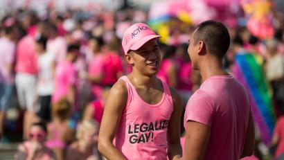 Archivbild: Jerome Favre/dpa
Singapurs Regierungschef Lee Hsien Loong hat die Abschaffung des Paragrafen 377A angekündigt, der in dem südostasiatischen Stadtstaat eine Höchststrafe von zwei Jahren Haft für homosexuelle Handlungen unter Männern vorsieht.