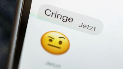 Bild: Marijan Murat/dpa
Das Wort „cringe“ war das „Jugendwort des Jahres“ 2021. Derzeit läuft die Abstimmung 2022.