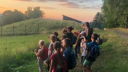 Bild: Kolping Waldershof/exb
Schon während der Dämmerung gab es viel zu bestaunen bei der Nachtwanderung der Kolpingfamilie Waldershof.