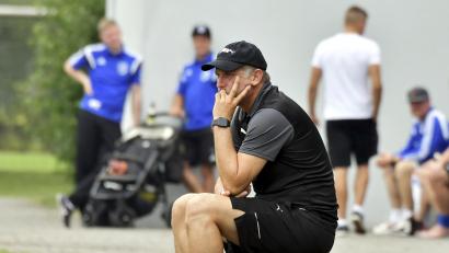 Bild: Hubert Ziegler
Oliver Ruschitzka-Stigler, Trainer der SG 1. FC Rieden/SV Vilshofen I, hat die Niederlage gegen den TuS Rosenberg noch nicht so ganz verdaut.