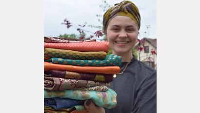 Bild: szl
Hannah Mehler setzt ihr Projekt "IndianBag" fort. Von ihrem letzten Indien-Aufenthalt im Februar brachte sie 150 neue Taschen mit, die nun auf Käufer warten.