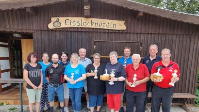 Bild: nag
Die Schnaittenbacher Eisstockschützen um Vorsitzenden Martin Kausler (Zweiter von rechts) ermitteln ihre Vereinsmeister.